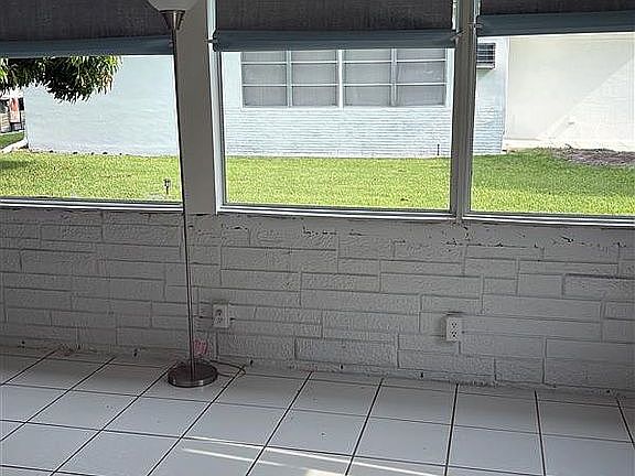 4th image of 6802 NW 58th Ct
