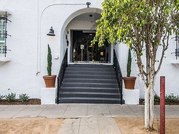 5th image of 1439 N Curson Ave APT 201