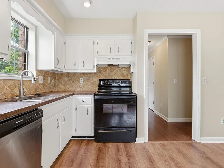 515 Chesterfield Ave #F — Photo 13