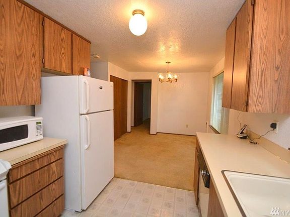 4th image of 629 189th Street Ct E