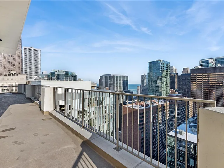 535 N Michigan Ave #2204 — Photo 22