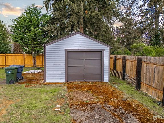 3rd image of 415 138th Street E