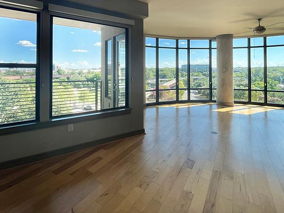 3rd image of 231 N Lamar Blvd #515
