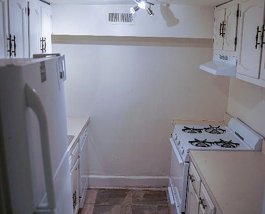 2nd image of 509 1/2 S 6th St #A