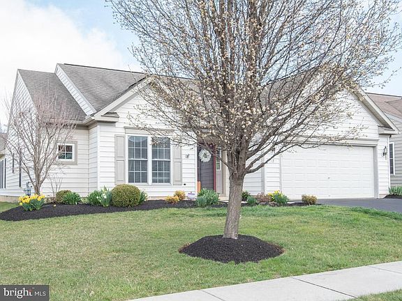 3rd image of 13 Sweet Birch Ln
