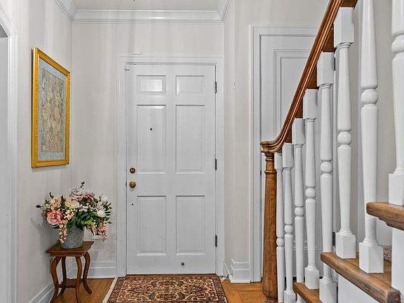 4th image of 1910 Wiggins Ave