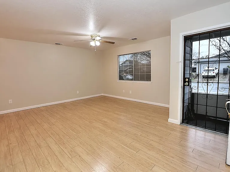 1460 Hickory St — Photo 6