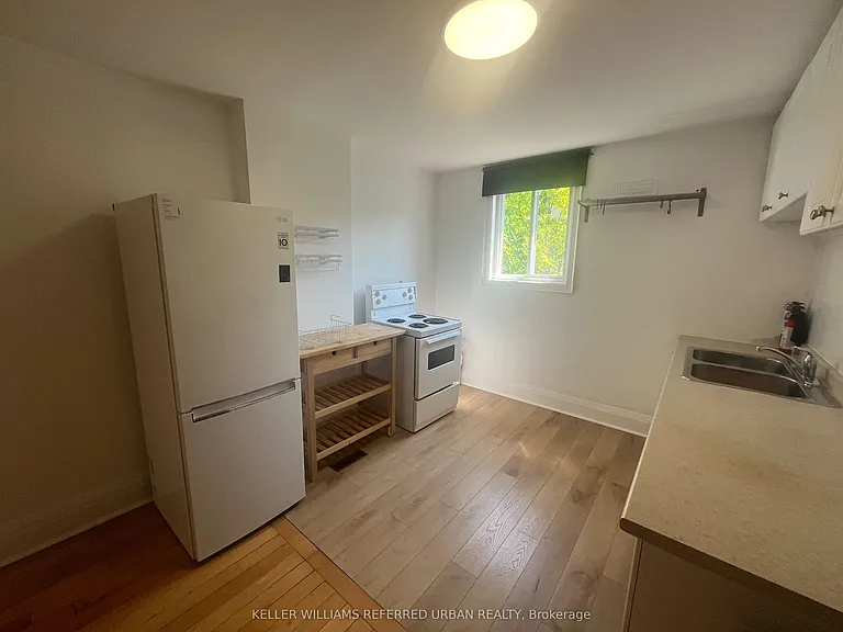 91 Dovercourt Rd #UPPER — Photo 5