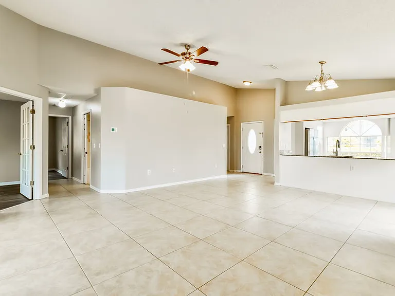 7921 Hathaway Dr — Photo 4