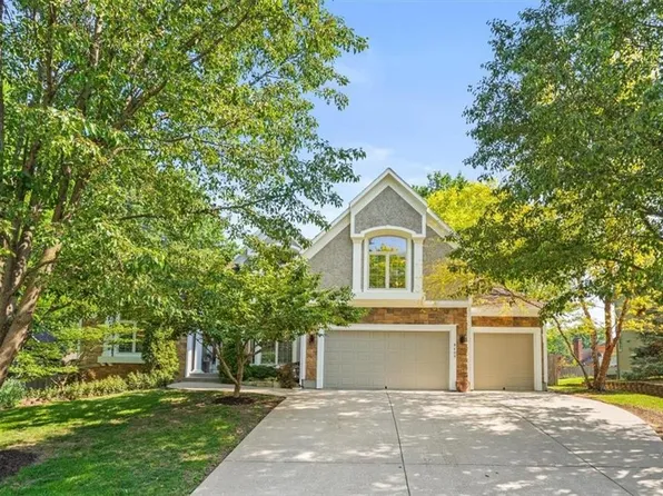 8409 W 111th Ter, Overland Park, KS 66210