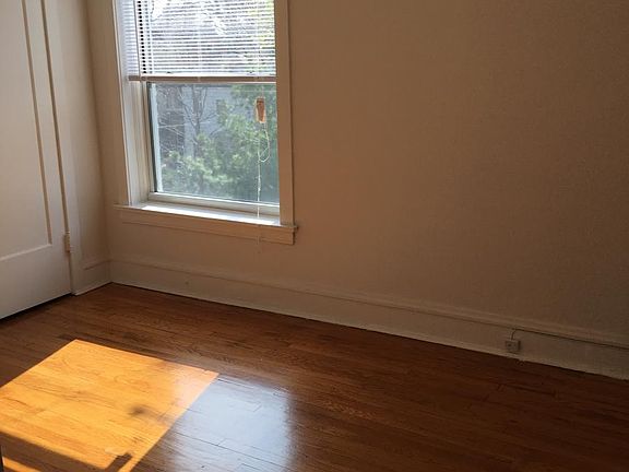 4th image of 1419 W Leland Ave #2