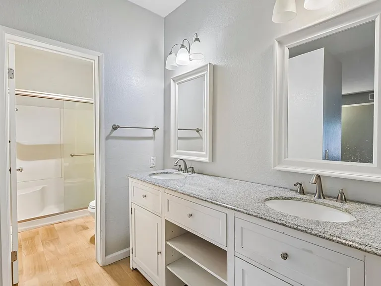 3674 Oakwood Ter #203 — Photo 3