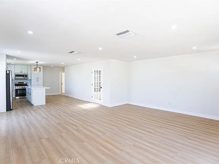 2452 E Brenda St — Photo 9