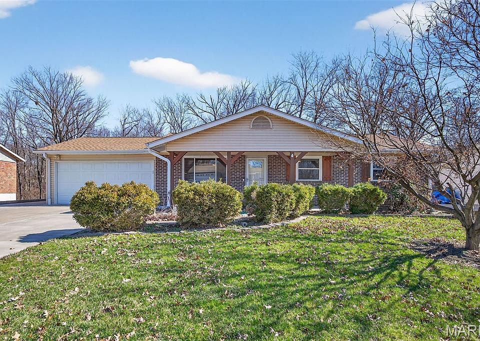 1st image of 340 Woodbridge Dr