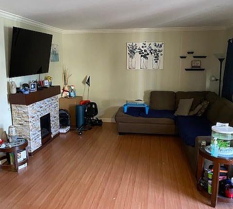 4th image of 226 Echo Ave