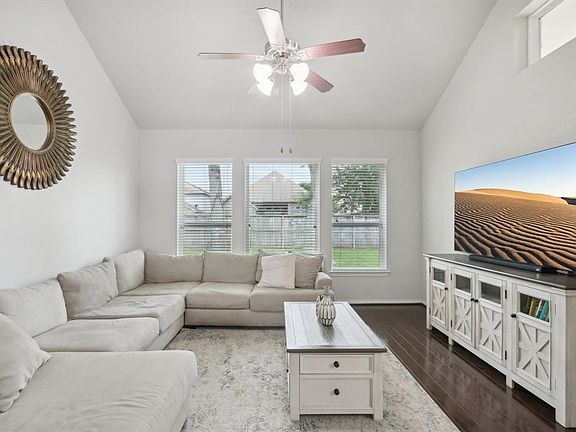 4th image of 104 Long Meadow Court