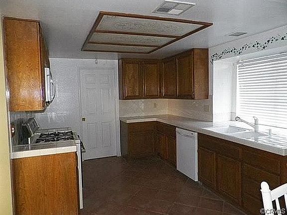 Kitchen, unfurnished
