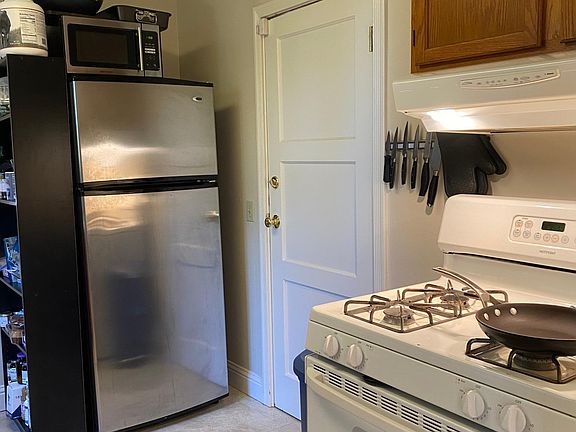 5th image of 1141 Adams St