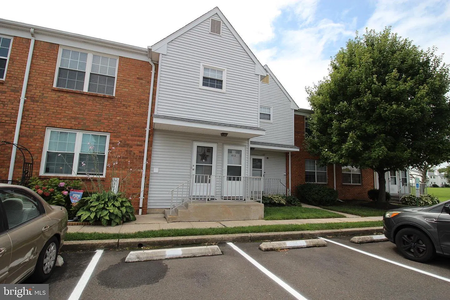 2 bed, 1001 sqft, $2,299 — Photo 1