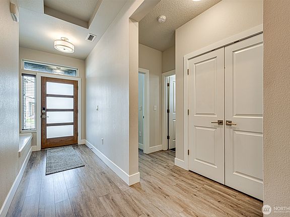 5th image of 13605 NE 110th Way