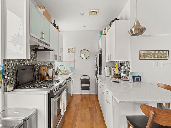 5th image of 66 Lexington Ave APT 2