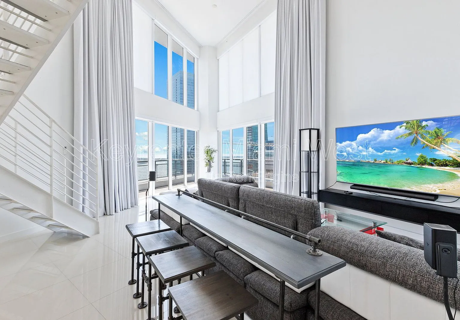 3 bed, 4.0 bath, 2734 sqft, $8,500 — Photo 1
