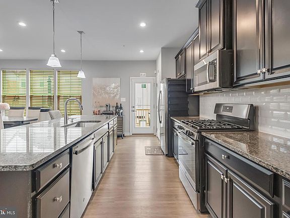 5th image of 10913 Clerkenwell Aly