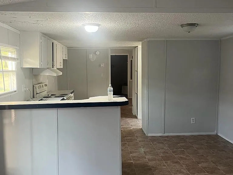2410 Emery Hills Dr — Photo 6