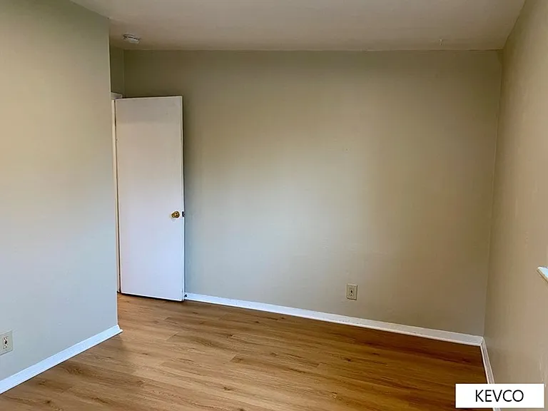 711 W Prospect Rd — Photo 15