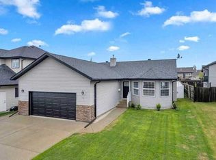 3 W Liberty Pl, Sylvan Lake, AB T4S0A2