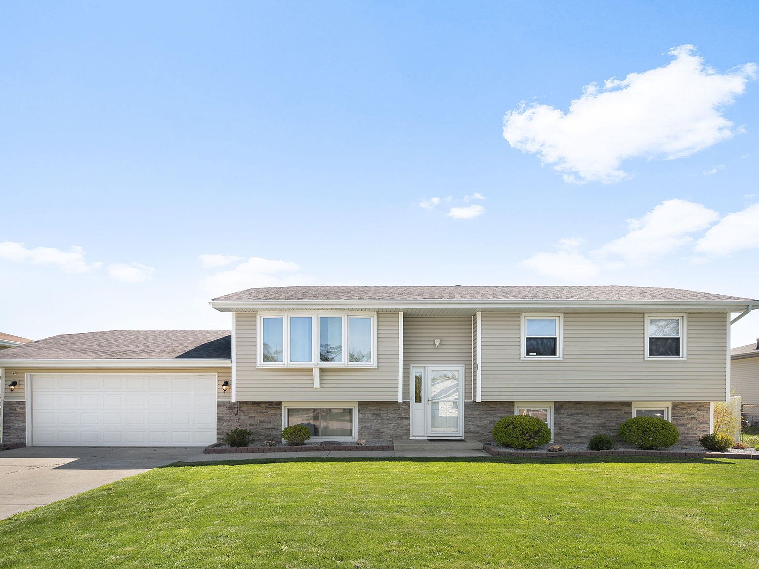 9713 Buchanan St, Crown Point, IN 46307 | MLS #837531 | Zillow