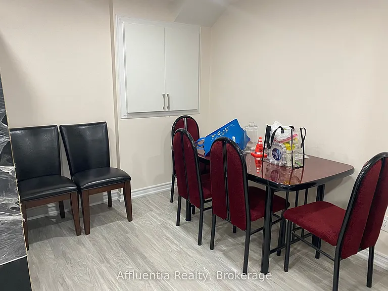 159 Warnford Cir — Photo 6