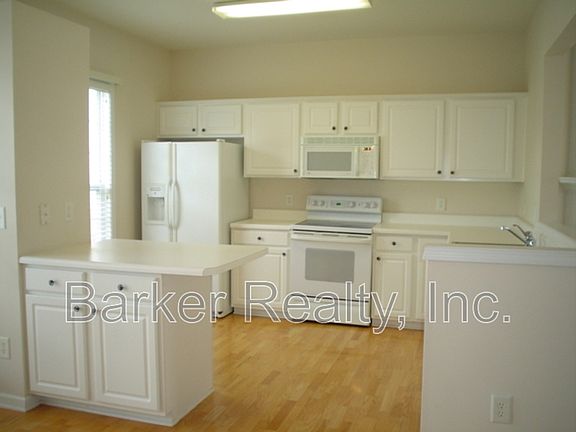 3rd image of 7100 Proctor Hill Dr