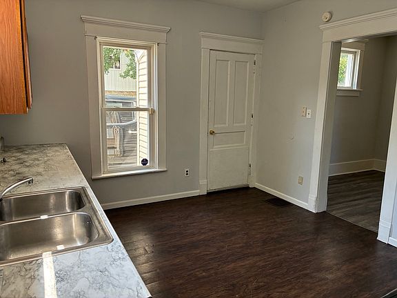 2nd image of 2212 Myrtle St