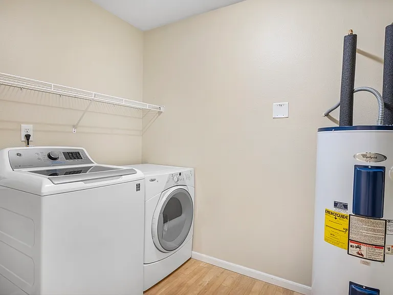 12. OXford Apartment 3bd - Laundry Large 12. OXford Apartment 3bd - Laundry Large