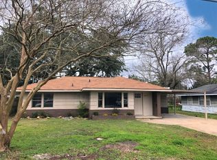 6277 Dave St, Groves, TX 77619