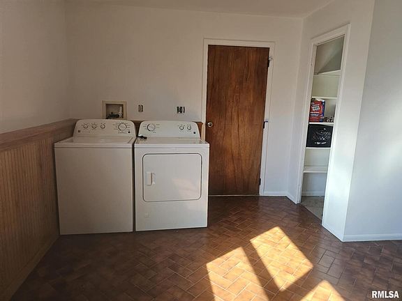3rd image of 2618 Morton Dr