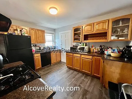 5 bed, 2.0 bath, $4,950 — Photo 2