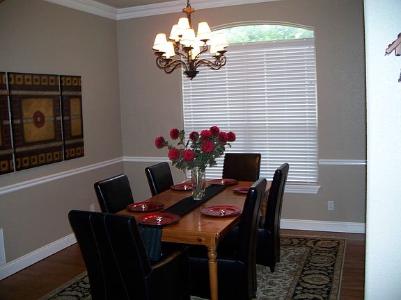 SEPERATE FORMAL DINING ROOM