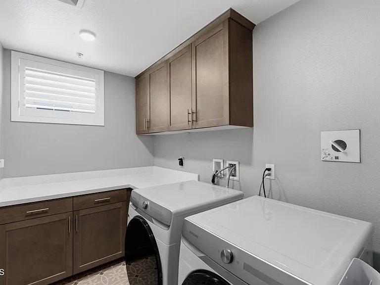 643 Winchester Dr — Photo 23