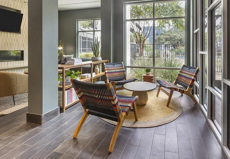 Bell South Lamar — Photo 17
