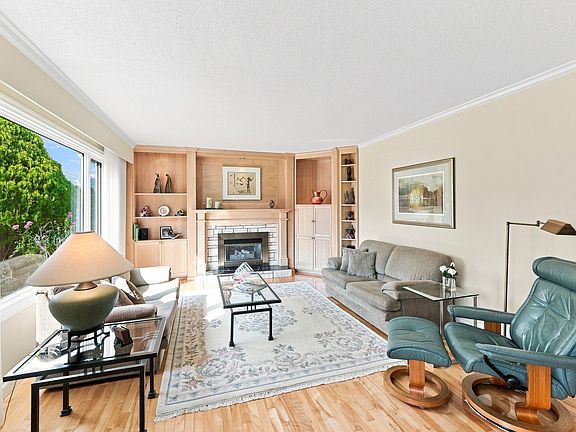 5th image of 1555 Duncan Ave E