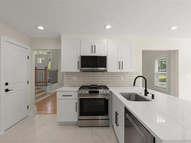 404 Way Bridge Ct NE — Photo 7