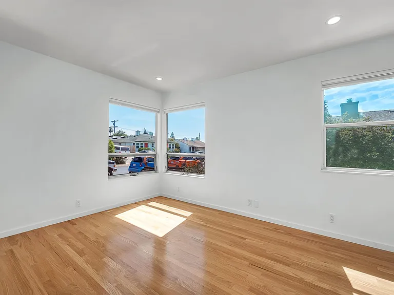 8447 Kittyhawk Ave — Photo 4