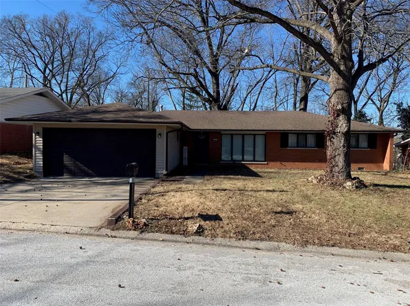 13 Willowbrook Dr, Swansea, IL 62226