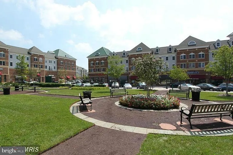 308 Garden View Sq — Photo 15