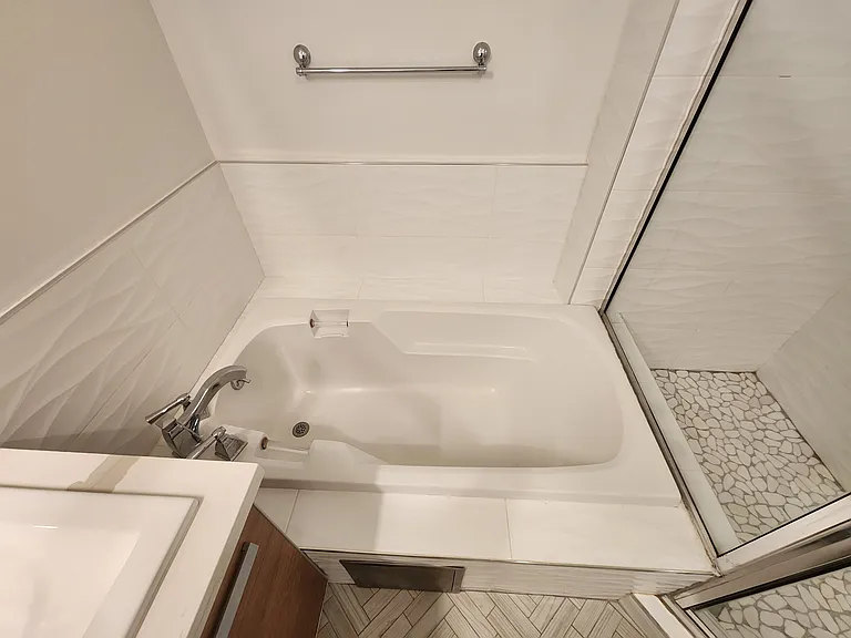 147 S Doheny Dr #102 — Photo 33