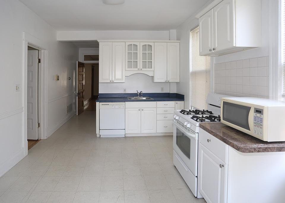 1st image of 3244 N Lakewood Ave #2N