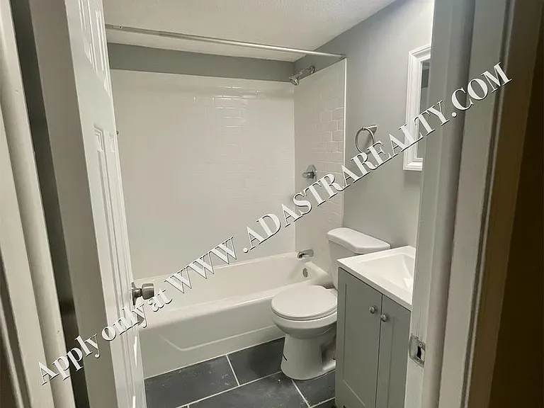 4904 NE 44th Ter — Photo 13