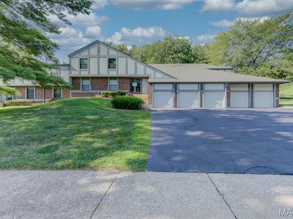 13168 Royal Pines Dr, Saint Louis, MO 63146